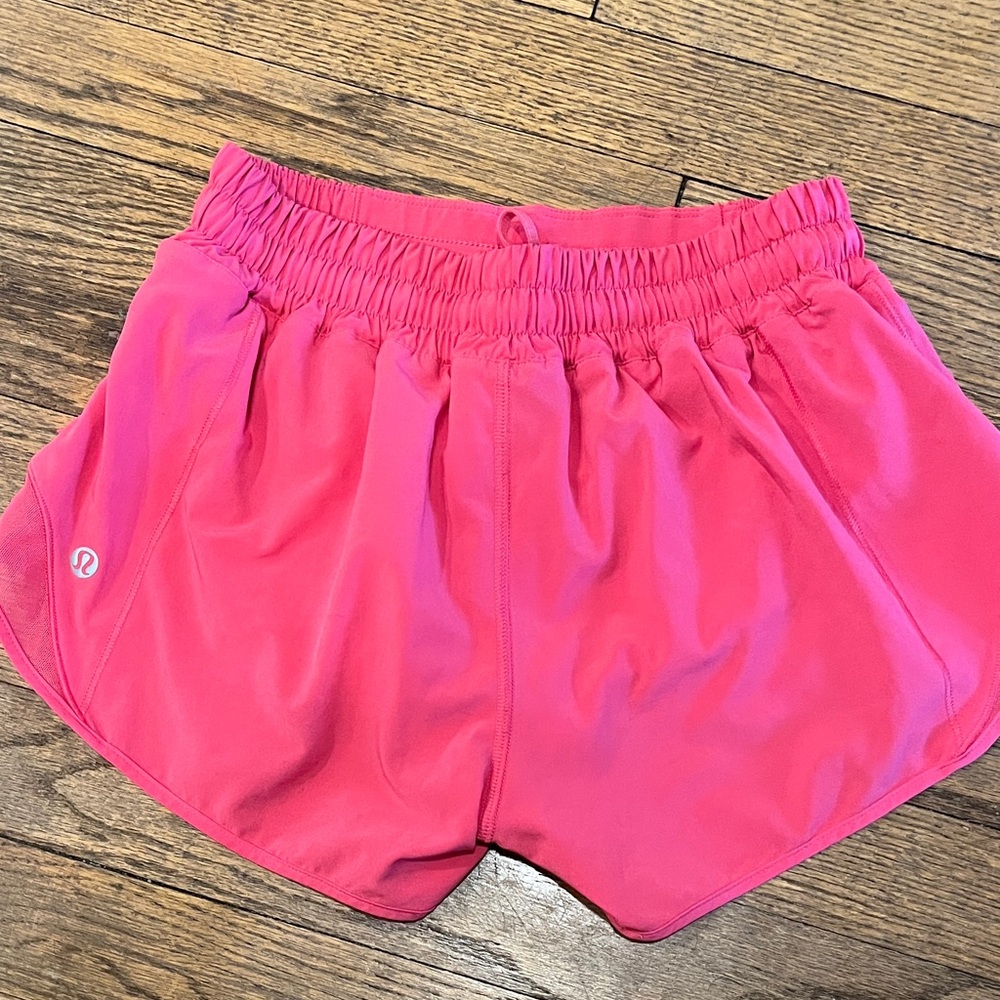 Lululemon Pink Women's size 4 Hotty Hot Low Rise Lined Short 2.5 inch